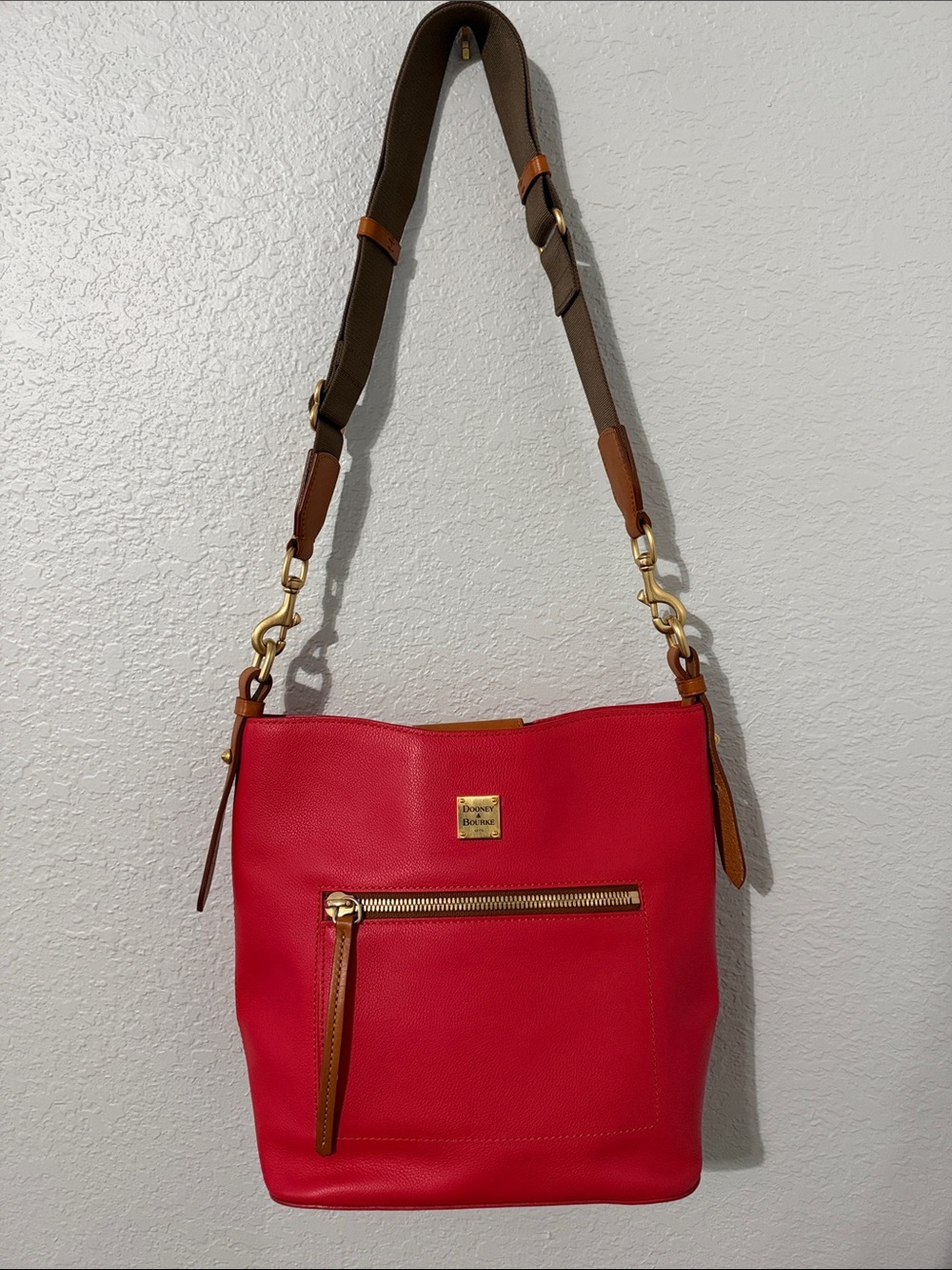Dooney & Bourke Raleigh Roxy Leather Crossbody Bag in Geranium Red